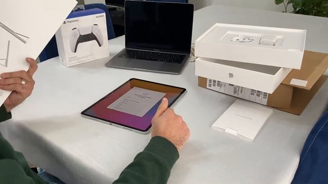 2021 iPad Pro 12.9'' With XDR Display Unboxing смотреть онлайн
