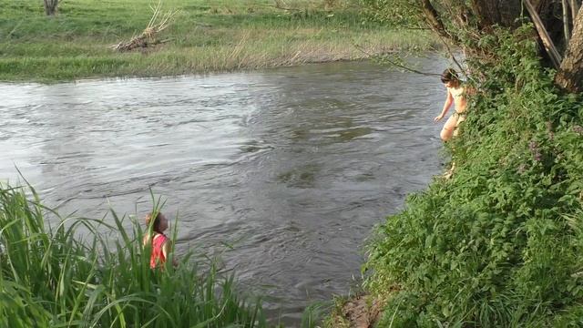 Баня туристов, река, друзья, соловьи смотреть онлайн