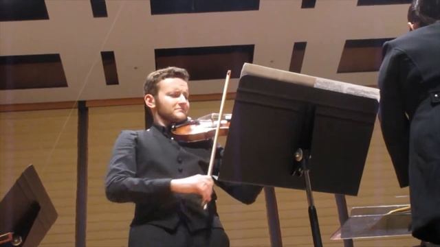 Eliot Lev performs Tchaikovsky's Violin Concerto смотреть онлайн