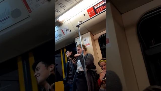 Бачаи узбек духтари уруса дар метро чи кор кард? смотреть онлайн