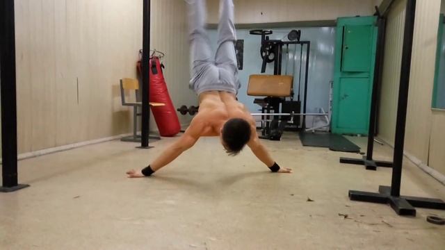Подвальная тренировка | Workout in the fitness club смотреть онлайн