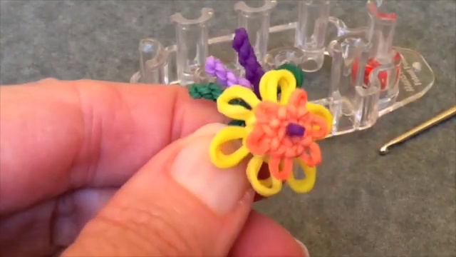 Rainbow Loom™ Lavender Bracelet with Daffodil Charms Tutorial смотреть онлайн