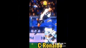 Роналду забил гол головой