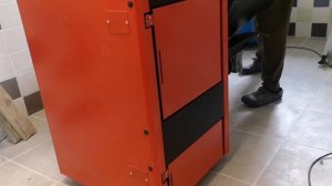 Затаскиваем котел в котельную