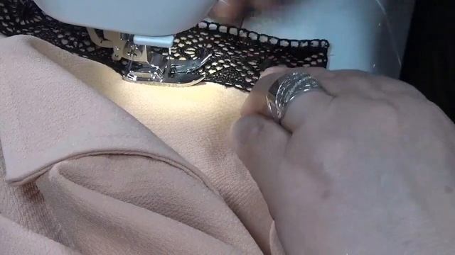 УКРАШАЕМ ПЛАТЬЕ КРУЖЕВОМ. До после. смотреть онлайн