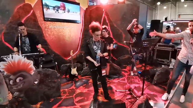 Игромир ComicCon Суббота 5.10.2019 Кодзима Мадс Микельсон Death Stranding Троли Роцк Косплей Девушк смотреть онлайн