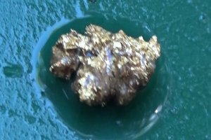 Нашёл очень необычный самородок золота!!! Очень красивый!!!