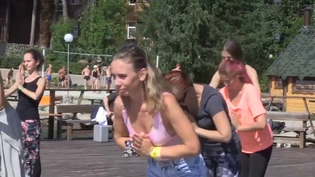 Ролик с йога-фестиваля на Урале, в котором мы принимали участие в качестве хедлайнеров смотреть онлайн