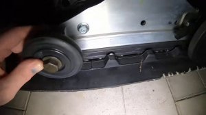 Установка дополнительных роликов подвески снегохода Ямаха  Викинг 540.