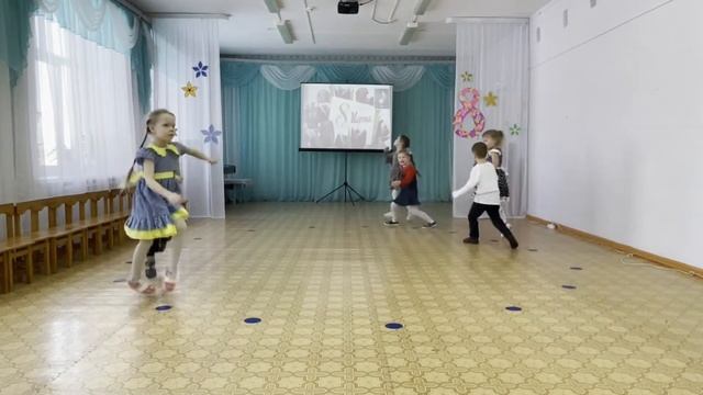 Поздравления мамам (средняя группа) смотреть онлайн