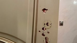 Врезка электронного замка в межкомнатную дверь