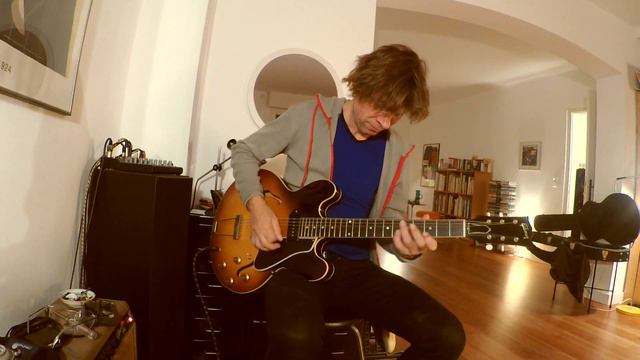 2012 Gibson Custom Shop ES-330 VOS, sunburst смотреть онлайн