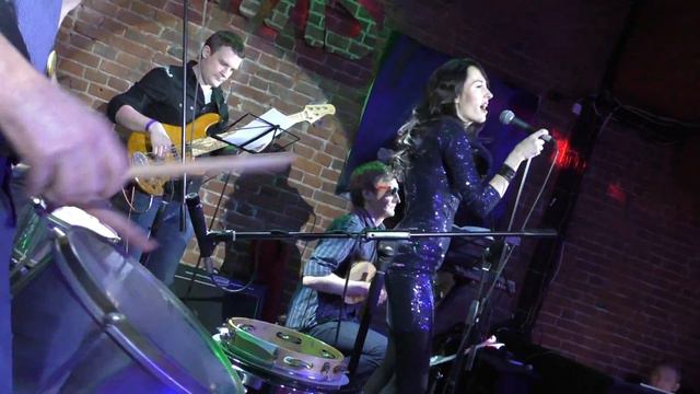 Надя Алексеева и Gordo Rei LATINO & Enjoy Drumming - Mas Que Nada (Ben Jorge) @ Veritas 25.12.2015 смотреть онлайн