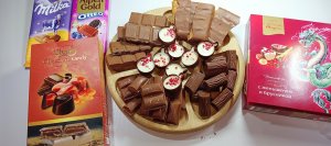 Асмр шоколадный/распаковываю шоколад и раскладываю его на тарелку??