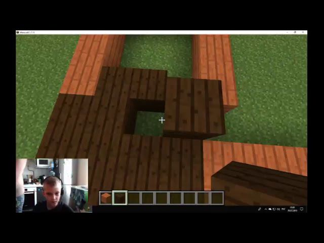 MINECRAFT малой строит домики