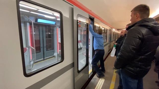 Эксклюзив! Пропал контроль дверей на «Балтийце»! смотреть онлайн