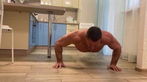 Как накачать грудь отжимания ?