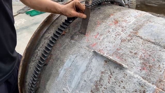 Restoration of self propelled concrete mixer | Restore and repair rusty old concrete mixing system смотреть онлайн