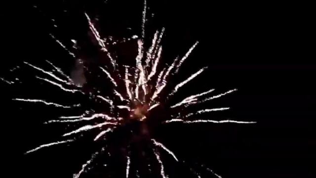 Огненные буквы, пиротехнические вертушки, салют смотреть онлайн