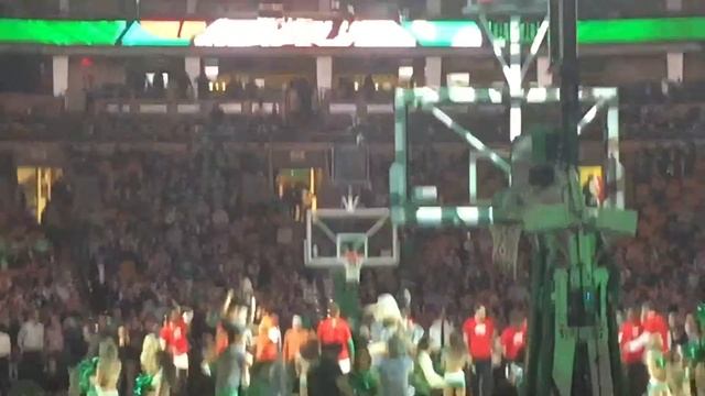 Emma at the Celtics game смотреть онлайн