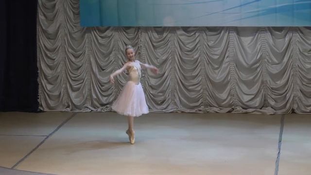 Вариация из балета "Лебединое озеро", исполняет Ульяна Синетар. "Вне рамок" 2020. смотреть онлайн