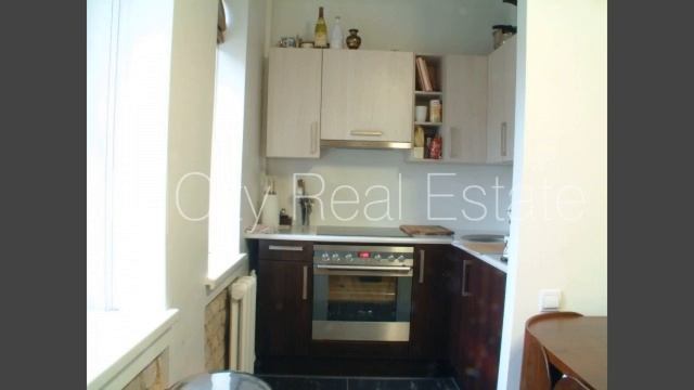 Закрытый двор, место для машины, смежно-изолированные комнаты, гардеробная, высо смотреть онлайн