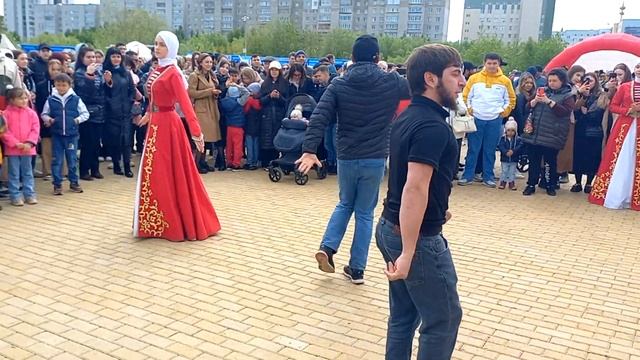5 июня 2022г Фестиваль дружбы народов танцы Кавказа,г.Сургут ХМАО-Югра,площадь СУРГУ.