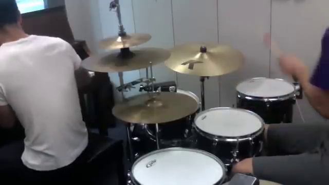 Fast Jazz Piano and Drums Playing смотреть онлайн