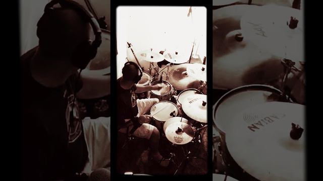 Experimenting with my Behringer XR18 Tragically Hip -Lake Fever Cover смотреть онлайн