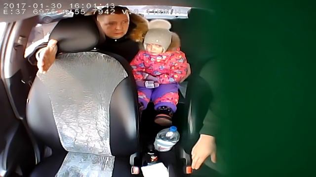 ТАКСИСТ ОТКАЗАЛСЯ ВЕЗТИ РЕБЕНКА БЕЗ АВТОКРЕСЛА смотреть онлайн