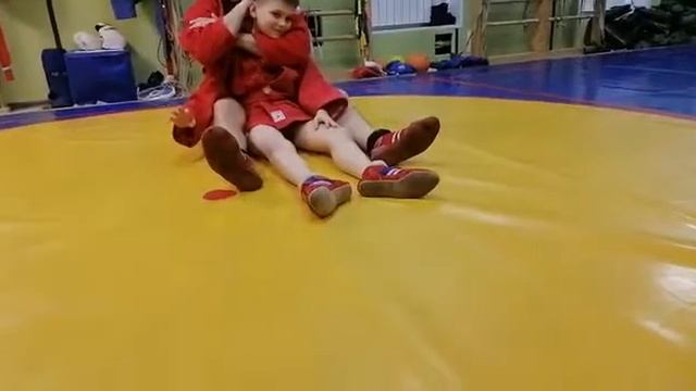 УДУШЕНИЕ СИДЯ смотреть онлайн