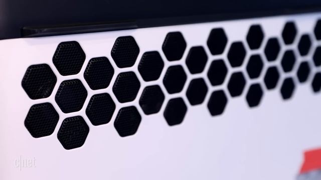 CES 2019: Alienware's Area-51m laptop is its boldest in years смотреть онлайн