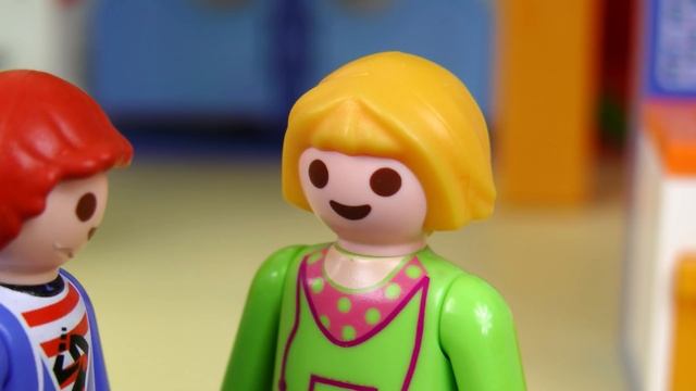 Film Playmobil en français - Le faux Julian embrasse Mia!? | Famille Brie смотреть онлайн