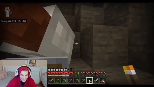 ОТОМЧИК УЧИТ МЕНЯ ИГРАТЬ В МАЙНКРАФТ нашли КУЧУ АЛМАЗОВ смотреть онлайн