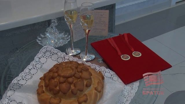 Сердце в сердце ровно 50 лет Братчане, супруги Соколовы отметили золотую свадьбу смотреть онлайн