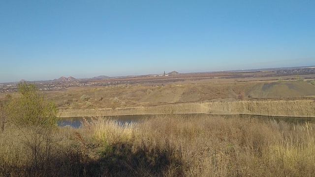 Горняцкий район Макеевки со следами нелегальной добычи угля в 2000-х смотреть онлайн