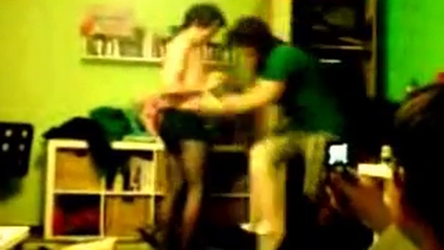 YouTube Benni in Strumpfhose Ownage смотреть онлайн