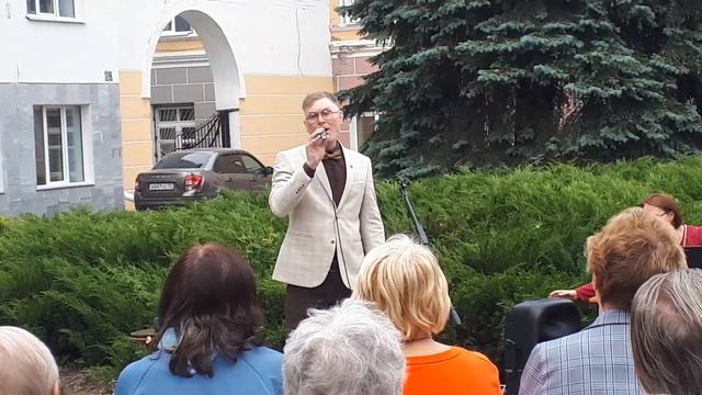 Солист камерного хора ПГТУ Андрей Соколов с песней «Осень, прозрачное утро». смотреть онлайн