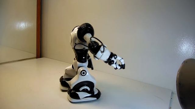 Wow Wee WowWee Robosapien смотреть онлайн