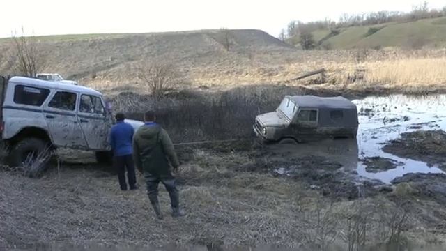УАЗ, ЛУАЗ И НИВА РАЗВЛЕКАЮТСЯ В БОЛОТЕ смотреть онлайн