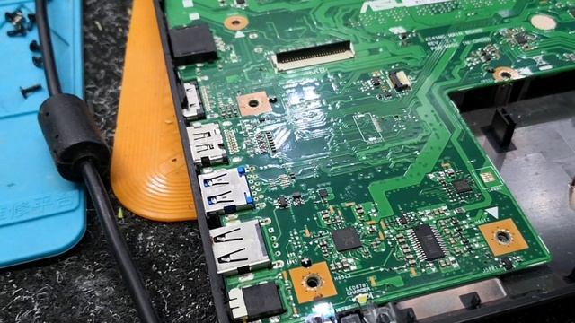 Asus F541N не включается. смотреть онлайн