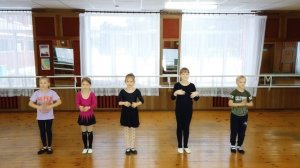 В этом зале все друзья Everyone in this room is friends