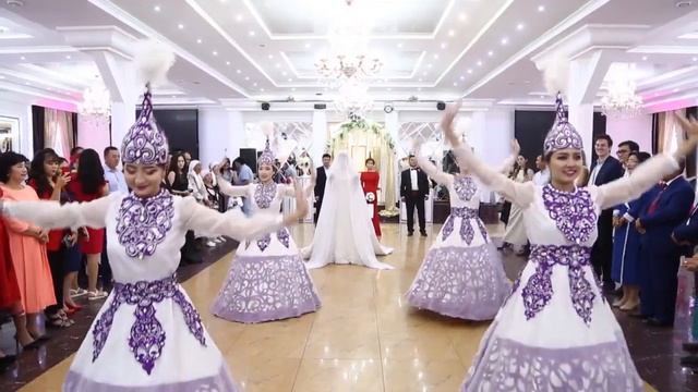 Вывод невесты под вуалью от шоу балет Арулар смотреть онлайн