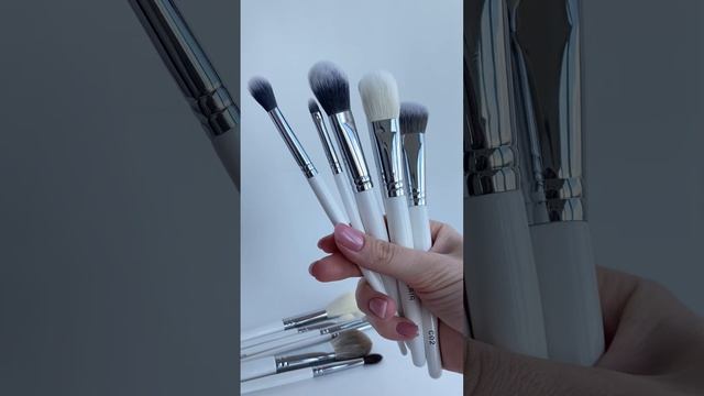 Какие кисти для макияжа выбрать? с искусственным ворсом или натуральным? ? смотреть онлайн