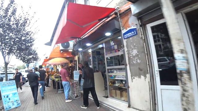 Веселый продавец на рынке в Батуми / Пересекаю границу Грузия Турция -226- смотреть онлайн