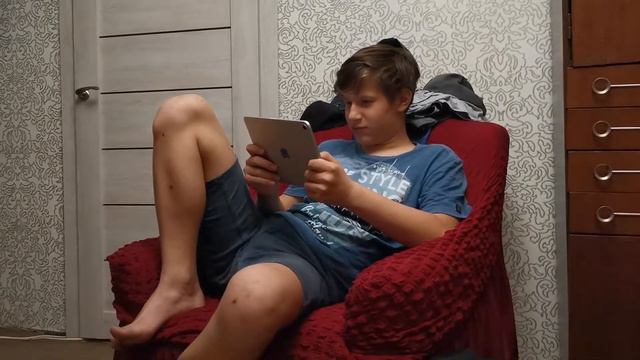 Илья играет в игру смотреть онлайн