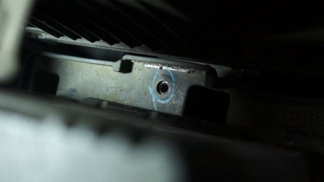Kia Sportage/Hyundai Tucson (2005 - 2016) - New Battery Install смотреть онлайн