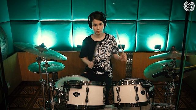 Обучение игре на барабанах в Красноярске – Анастасия Кофман - The White Stripes - Seven Nation Army смотреть онлайн