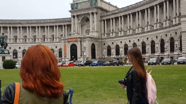 Дворец Хофбург Hofburg с 1279 г предназначался для проживания императорской династии Габсбургов О смотреть онлайн