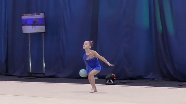 Феофанова Вероника 2009 мяч